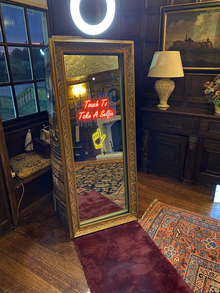Magic Mirror Photobooth